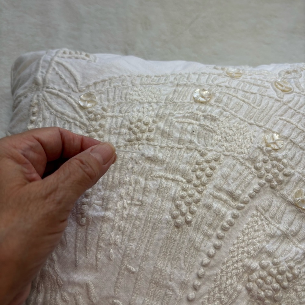 Pottery Barn Cream White Embroidered Shell Pattern Throw Pillows & Inserts Pair - Picture 6 of 12